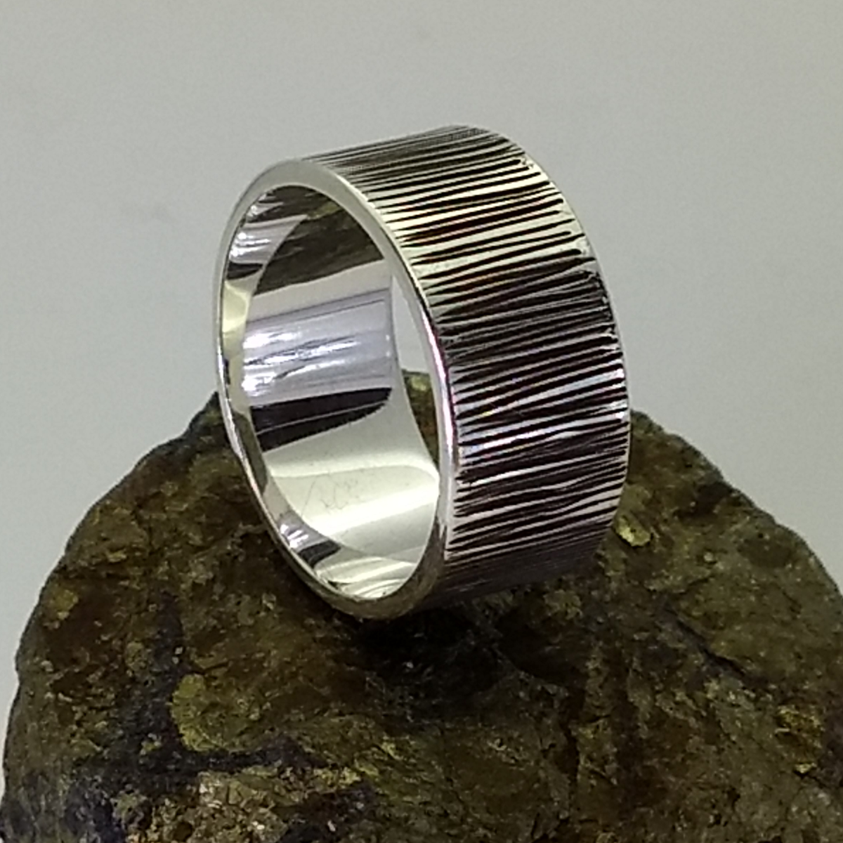 Anillo Hombre Rayado 01 -003 tallerjoyero.cl