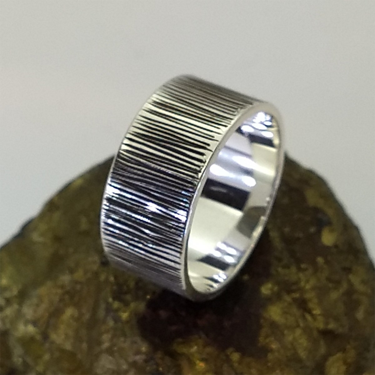 Anillo Hombre Rayado 01 -004 tallerjoyero.cl