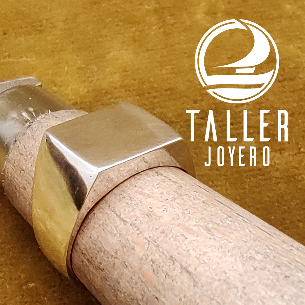 Anillo Sello Cuadrado 02 -004 tallerjoyero.cl